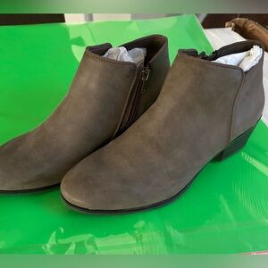 Style & Co’s Women’s Faux Leather Taupe Booties 8.5-NEW